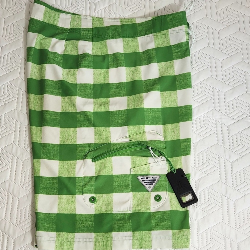 Columbia PFG shorts Green and White‎ Mens Checkered Size 38  Performance Fishing